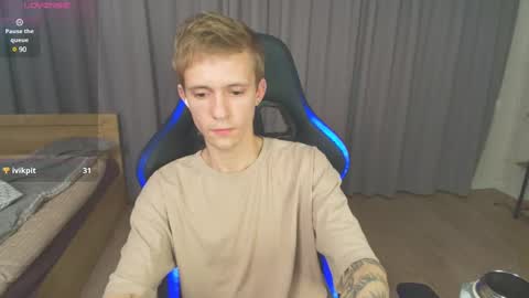 Snapshot of max_gen chatting on 02/10/25, 11:13 Max Gen with tats 24years  And Ethan without tats 20 years online show from 02/10/25, 11:13
