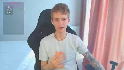 Snapshot of max_gen chatting on 02/28/25, 01:14 Max Gen with tats 24years  And Ethan without tats 20 years online show from 02/28/25, 01:14