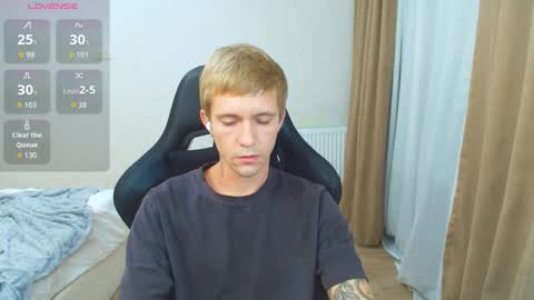 Snapshot of max_gen chatting on 09/28/25, 04:45 Max Gen with tats 24years  And Ethan without tats 20 years online show from 09/28/25, 04:45