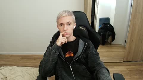 Max Gen with tats 24years  And Ethan without tats 20 years online show from 04/01/26, 06:38