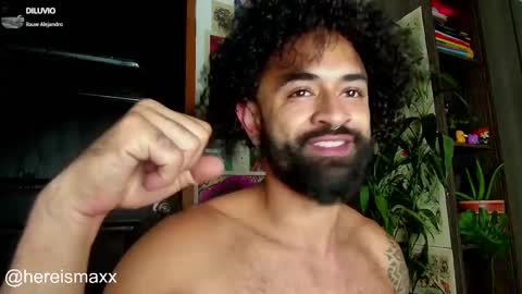 Snapshot of max_greenn chatting on 01/01/25, 12:11 Max Follow me IGX hereismaxx online show from 01/01/25, 12:11