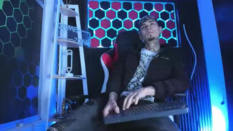 Max online show from 03/18/26, 02:58