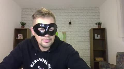 Max  Aliya online show from 10/28/25, 08:18