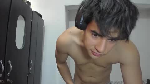 Snapshot of max_miller66 chatting on 06/17/26, 05:58 Max online show from 06/17/26, 05:58
