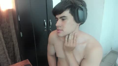 Snapshot of max_miller66 chatting on 08/03/26, 04:33 Max online show from 08/03/26, 04:33
