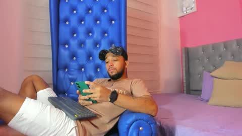 Snapshot of max_sexyhot26 chatting on 12/23/24, 04:01 max_sexyhot26 online show from 12/23/24, 04:01