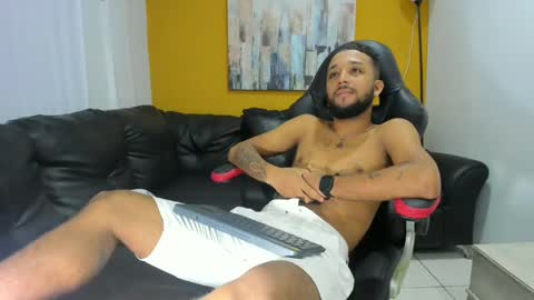 Snapshot of max_sexyhot26 chatting on 01/06/25, 05:30 max_sexyhot26 online show from 01/06/25, 05:30