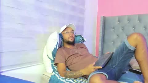Snapshot of max_sexyhot26 chatting on 02/05/25, 05:52 max_sexyhot26 online show from 02/05/25, 05:52