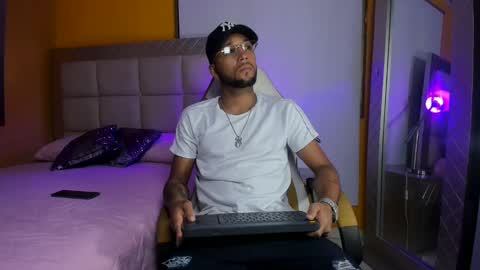 Snapshot of max_sexyhot26 chatting on 02/10/25, 02:30 max_sexyhot26 online show from 02/10/25, 02:30