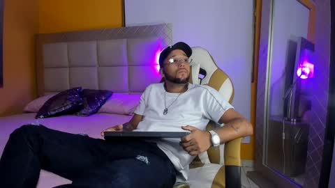 Snapshot of max_sexyhot26 chatting on 02/10/25, 05:36 max_sexyhot26 online show from 02/10/25, 05:36