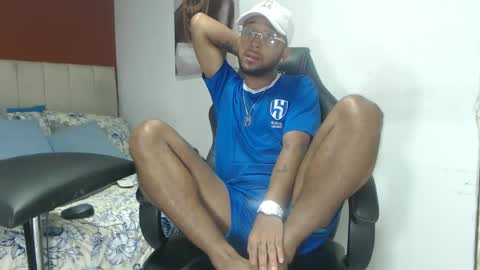 Snapshot of max_sexyhot26 chatting on 02/19/25, 06:00 max_sexyhot26 online show from 02/19/25, 06:00