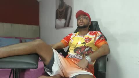 Snapshot of max_sexyhot26 chatting on 02/20/25, 05:44 max_sexyhot26 online show from 02/20/25, 05:44