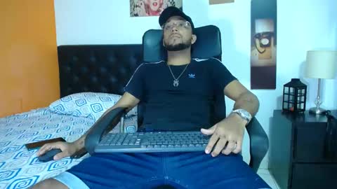 Snapshot of max_sexyhot26 chatting on 02/21/25, 03:01 max_sexyhot26 online show from 02/21/25, 03:01