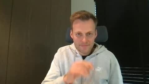 Max take off clothes online show from 11/27/25, 10:17