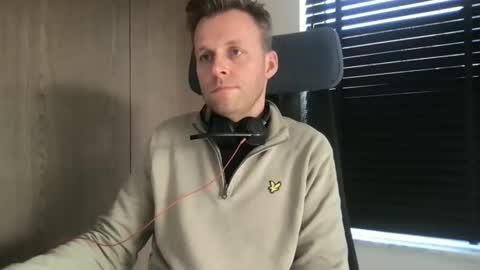 Max take off clothes online show from 12/02/25, 10:20