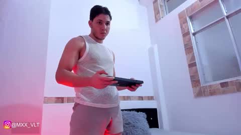 max_valiant1 online show from 11/02/25, 10:23