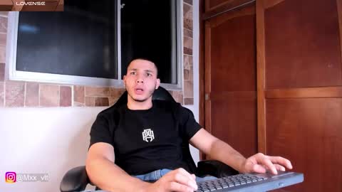 max_valiant1 online show from 01/18/26, 01:42