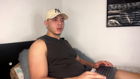 max_valiant1 online show from 04/14/26, 01:11