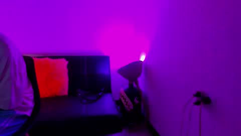 MAX     online show from 12/17/25, 07:09