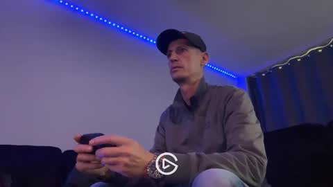 Max online show from 11/01/25, 11:01