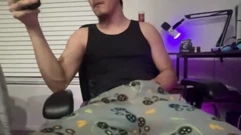 Snapshot of maxfreaky407284 chatting on 06/16/26, 05:43 perezcouple online show from 06/16/26, 05:43