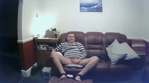 MAX online show from 03/04/25, 01:45