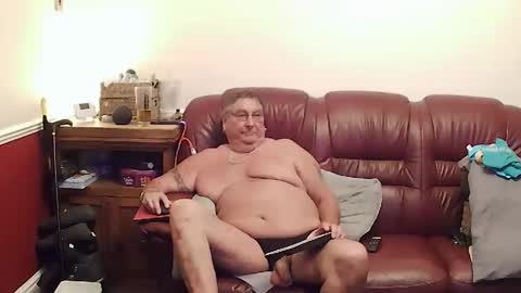 Snapshot of maxi_johnes chatting on 05/10/26, 10:04 MAX online show from 05/10/26, 10:04
