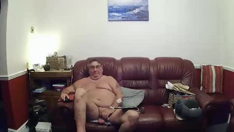 Snapshot of maxi_johnes chatting on 05/13/26, 10:38 MAX online show from 05/13/26, 10:38