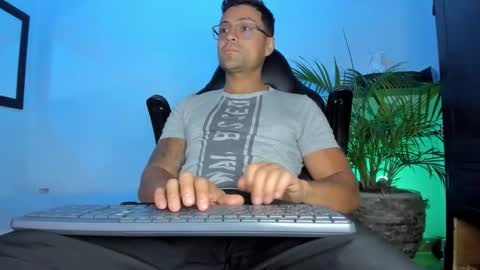 MAXI      online show from 03/25/26, 04:29