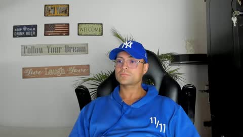 Snapshot of maxi_mux1 chatting on 04/22/26, 05:36 MAXI online show from 04/22/26, 05:36