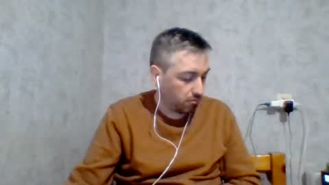 Snapshot of maximefrxx chatting on 06/13/26, 10:29 Maxime online show from 06/13/26, 10:29