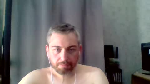 Snapshot of maximefrxx chatting on 06/26/26, 02:43 Maxime online show from 06/26/26, 02:43