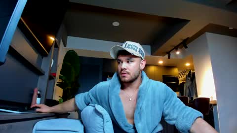 maximo_and_marcelo online show from 04/20/26, 11:02