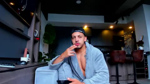 Snapshot of maximo_and_marcelo chatting on 06/05/26, 12:11 maximo_and_marcelo online show from 06/05/26, 12:11
