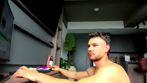 maximo_and_marcelo online show from 07/25/26, 12:03