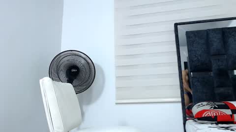 Maximo Sebastian online show from 01/12/25, 03:39