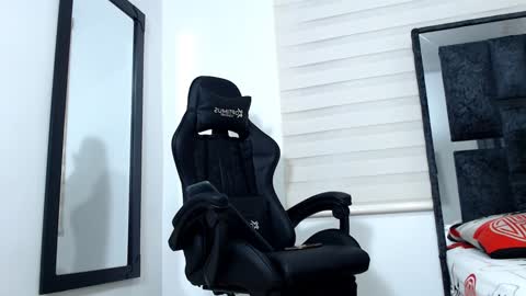 Maximo Sebastian online show from 02/02/25, 04:26