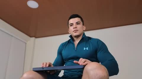 Snapshot of maximohoot chatting on 12/02/24, 02:20 Sebastian online show from 12/02/24, 02:20