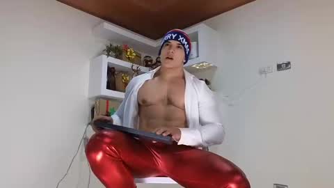 Snapshot of maximohoot chatting on 12/25/24, 01:20 Sebastian online show from 12/25/24, 01:20