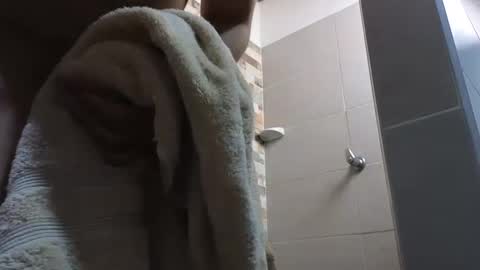 Snapshot of maximohoot chatting on 12/29/24, 06:05 Sebastian online show from 12/29/24, 06:05