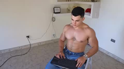 Snapshot of maximohoot chatting on 12/29/24, 09:09 Sebastian online show from 12/29/24, 09:09