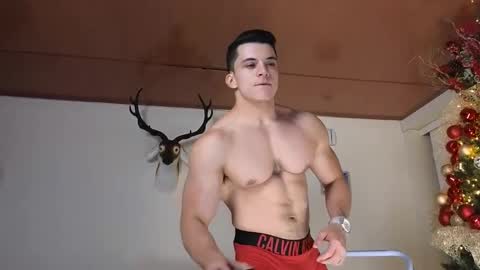 Snapshot of maximohoot chatting on 01/04/25, 11:17 Sebastian online show from 01/04/25, 11:17