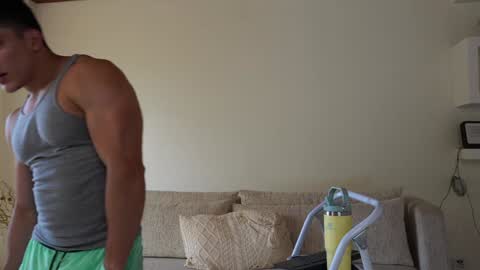 Snapshot of maximohoot chatting on 01/18/25, 05:59 Sebastian online show from 01/18/25, 05:59