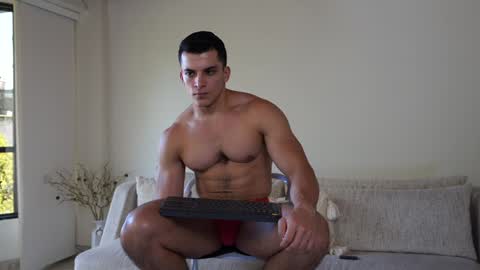 Snapshot of maximohoot chatting on 01/18/25, 09:02 Sebastian online show from 01/18/25, 09:02