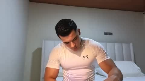 Snapshot of maximohoot chatting on 01/29/25, 12:22 Sebastian online show from 01/29/25, 12:22