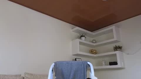 Snapshot of maximohoot chatting on 02/13/25, 06:48 Sebastian online show from 02/13/25, 06:48