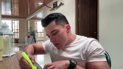 Snapshot of maximohoot chatting on 02/26/25, 06:00 Sebastian online show from 02/26/25, 06:00