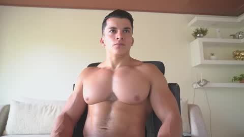 Snapshot of maximohoot chatting on 09/17/25, 08:10 Sebastian online show from 09/17/25, 08:10