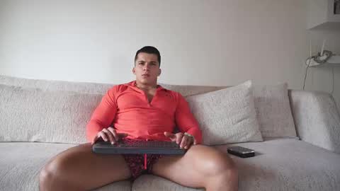 Snapshot of maximohoot chatting on 10/11/25, 09:13 Sebastian online show from 10/11/25, 09:13