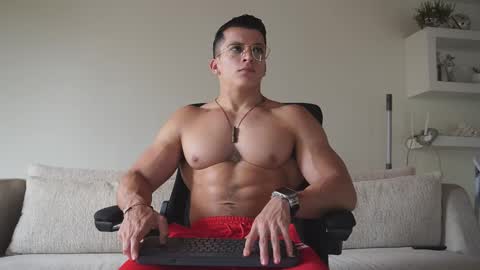 Snapshot of maximohoot chatting on 10/23/25, 09:35 Sebastian online show from 10/23/25, 09:35